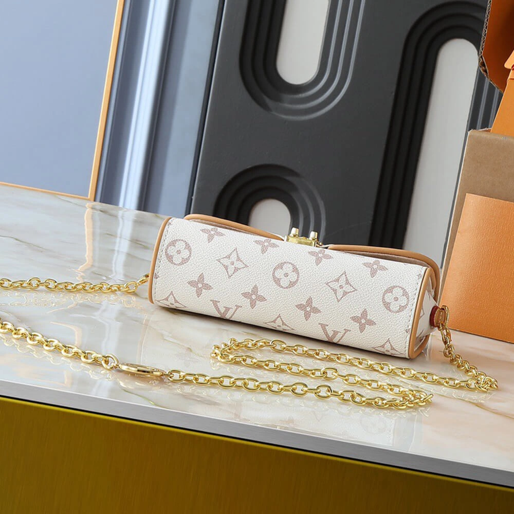 Durable LV Pochette Camille 34