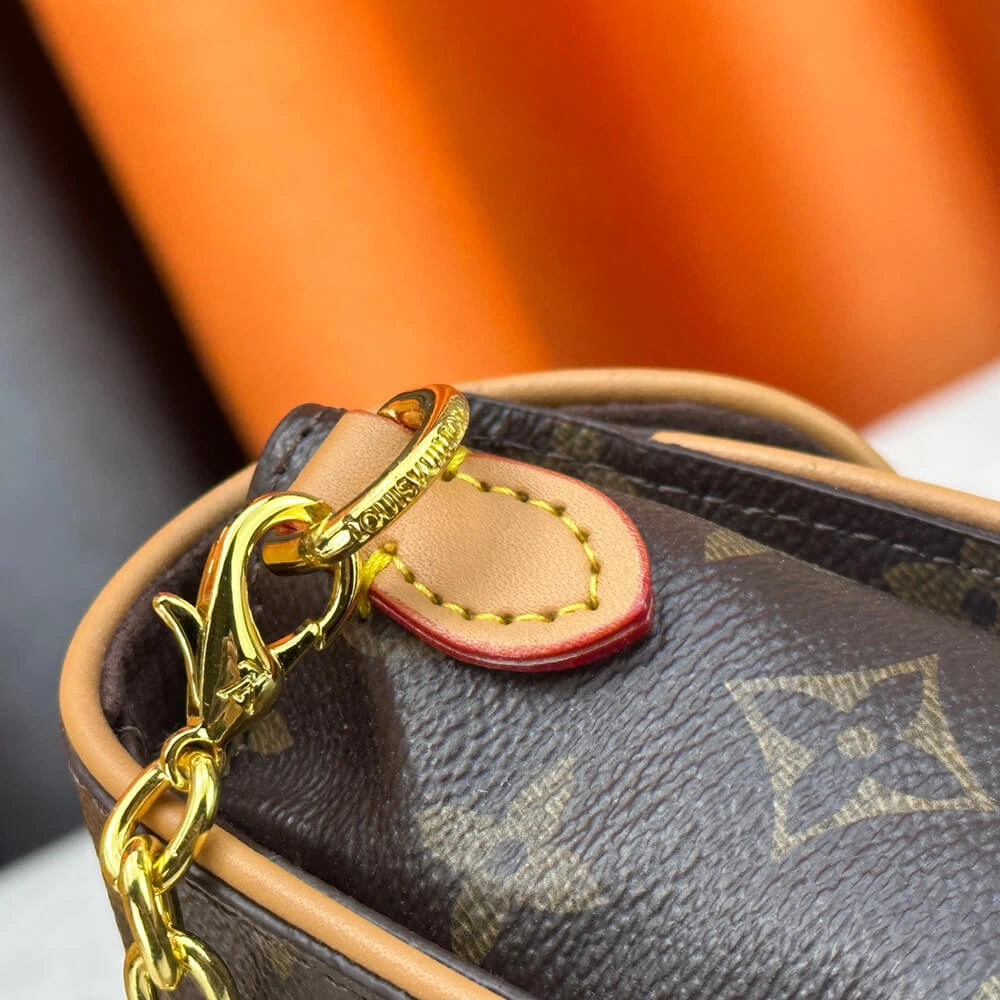 Tailored LV Pochette Camille 496