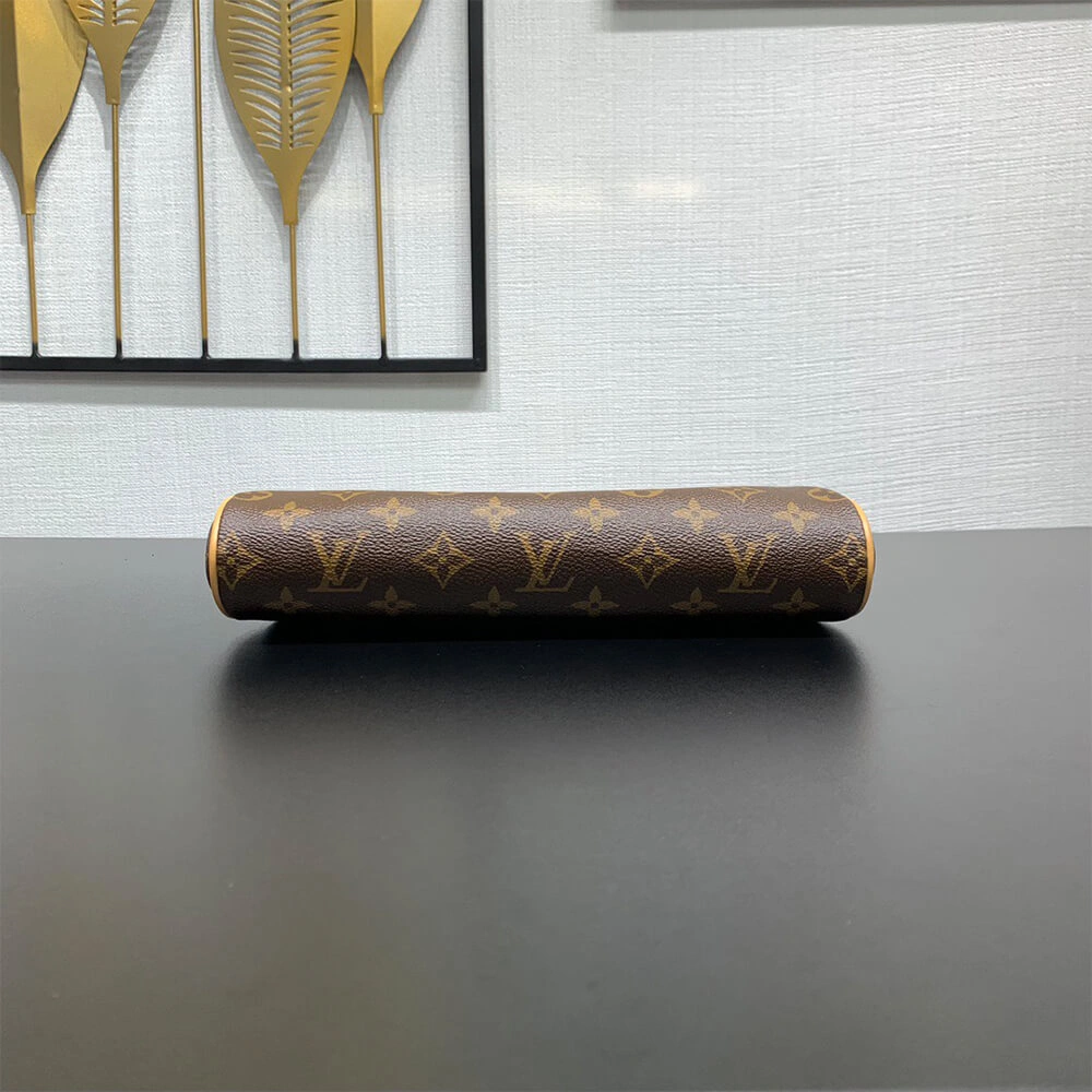 DailyWear LV Pochette Eva 73