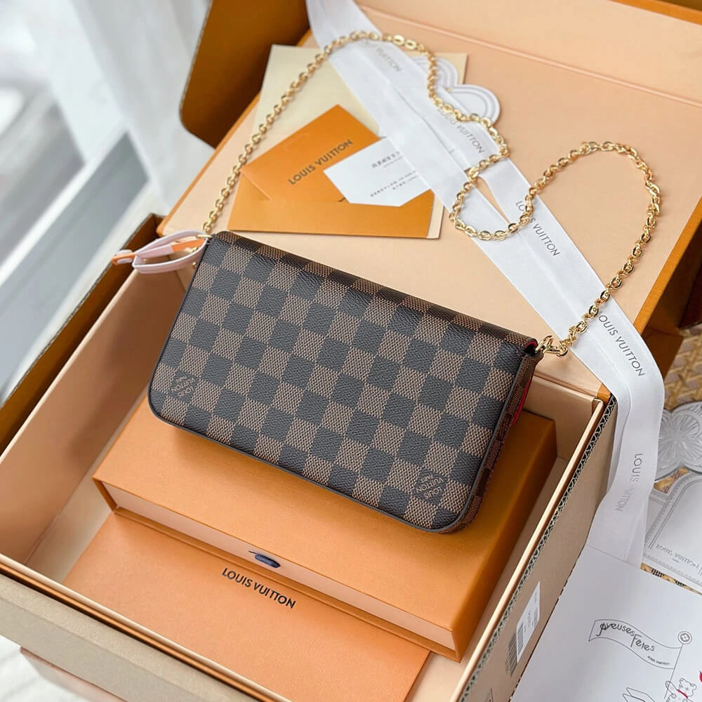 FlexibleFit LV Pochette Félicie 266
