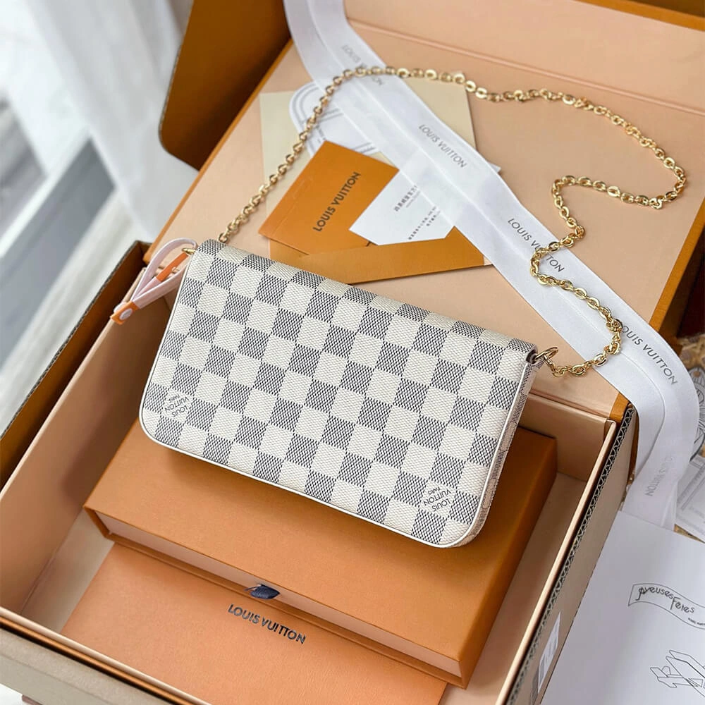 UrbanStyle LV Pochette Félicie 300
