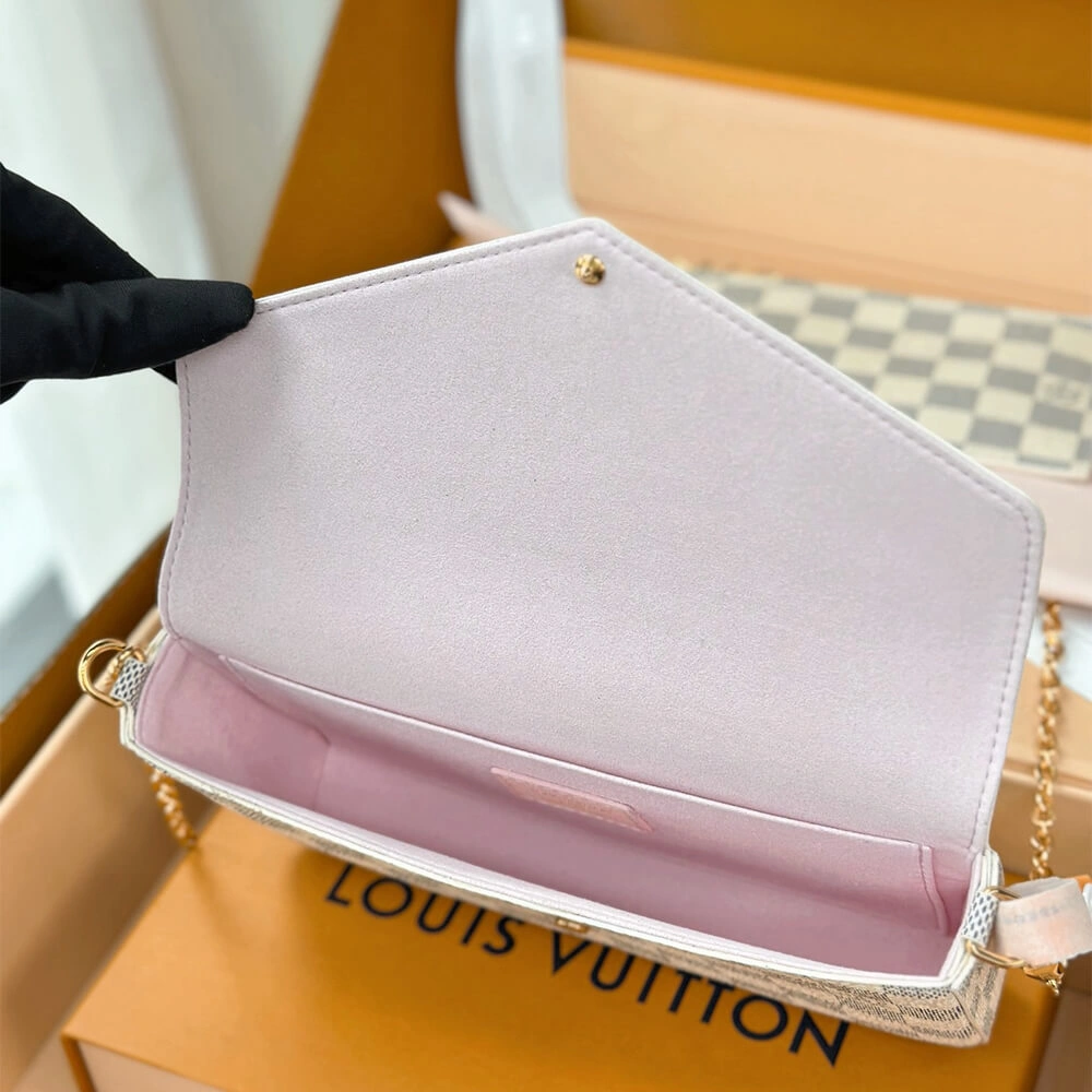 UrbanStyle LV Pochette Félicie 300