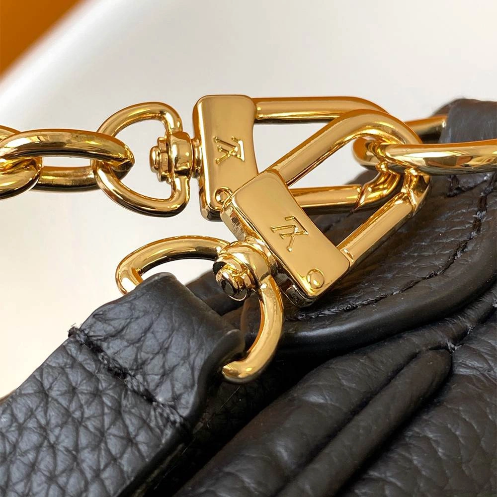 Tailored LV Pochette Liv 11