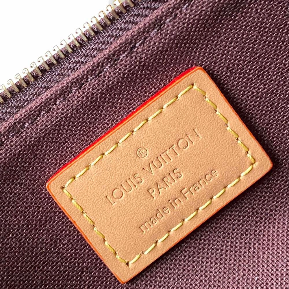 LV Pochette Liv Practical 71