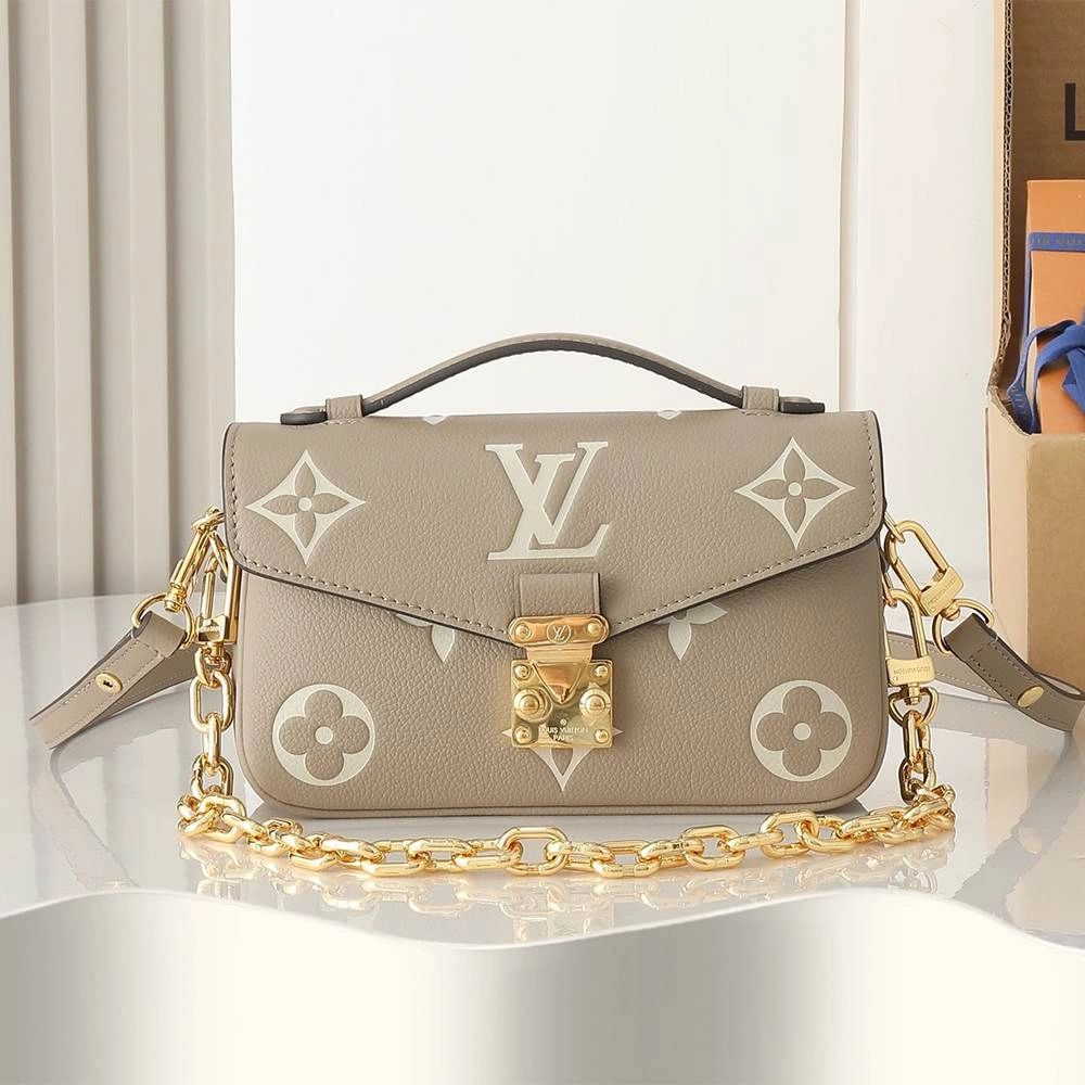 Bold LV Pochette Métis East West 74