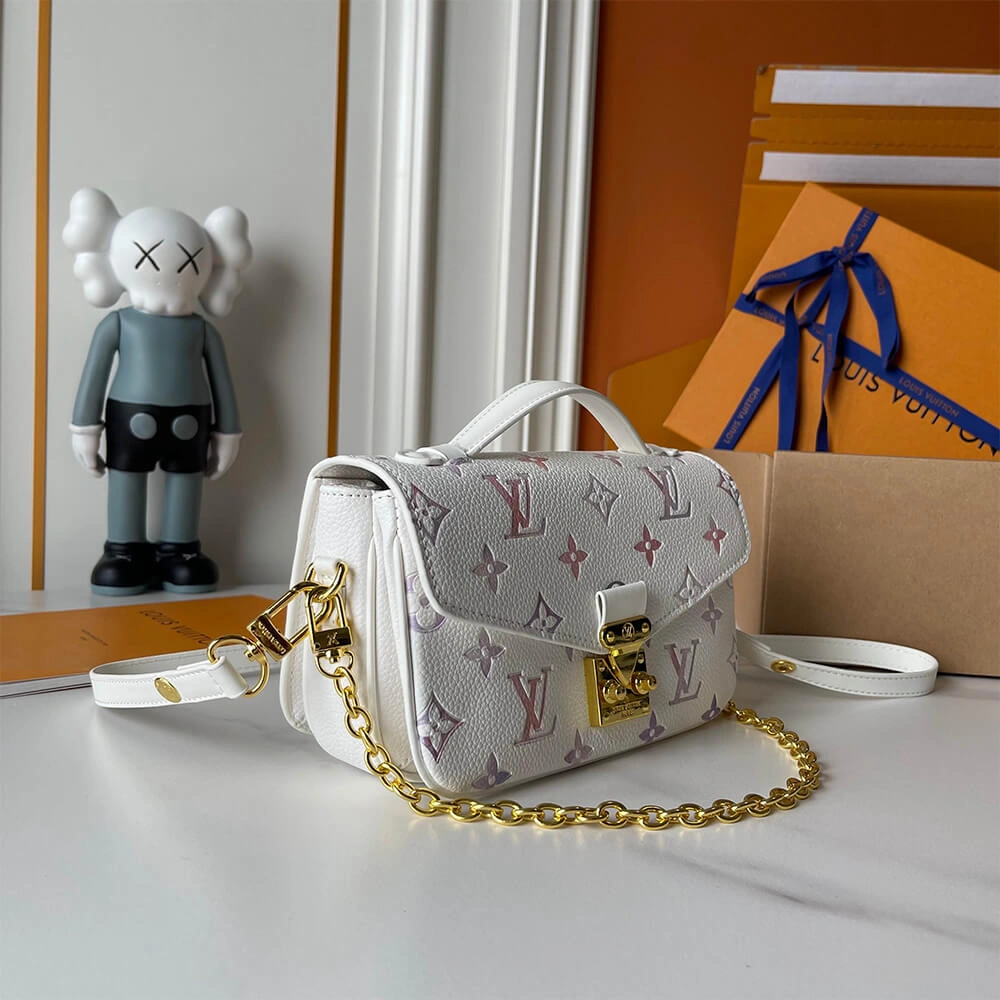 Unisex LV Pochette Métis East West 248