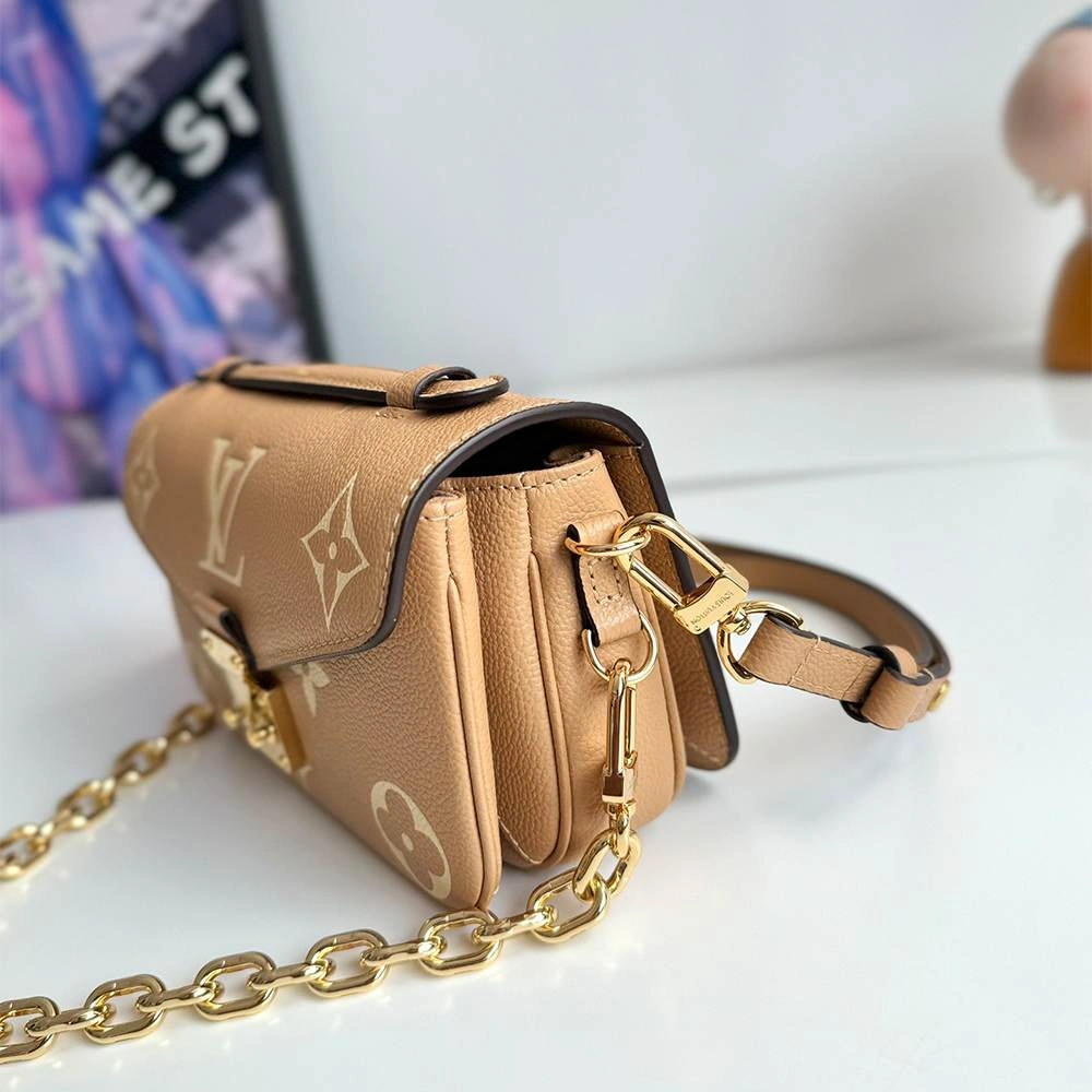 LV Pochette Métis East West StreetReady 86