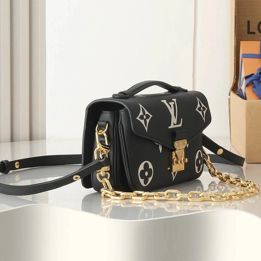 LV Pochette Métis East West ZipUp 46