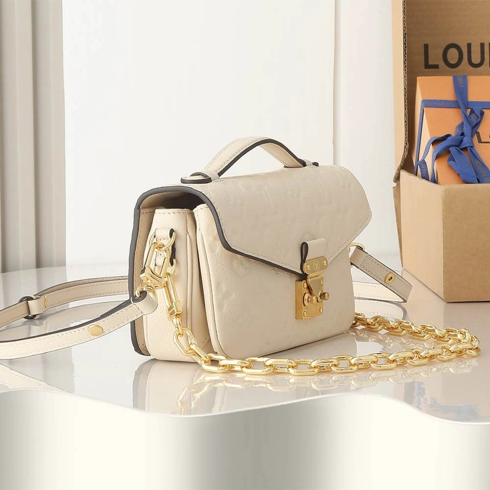 UrbanChic LV Pochette Métis East West 42
