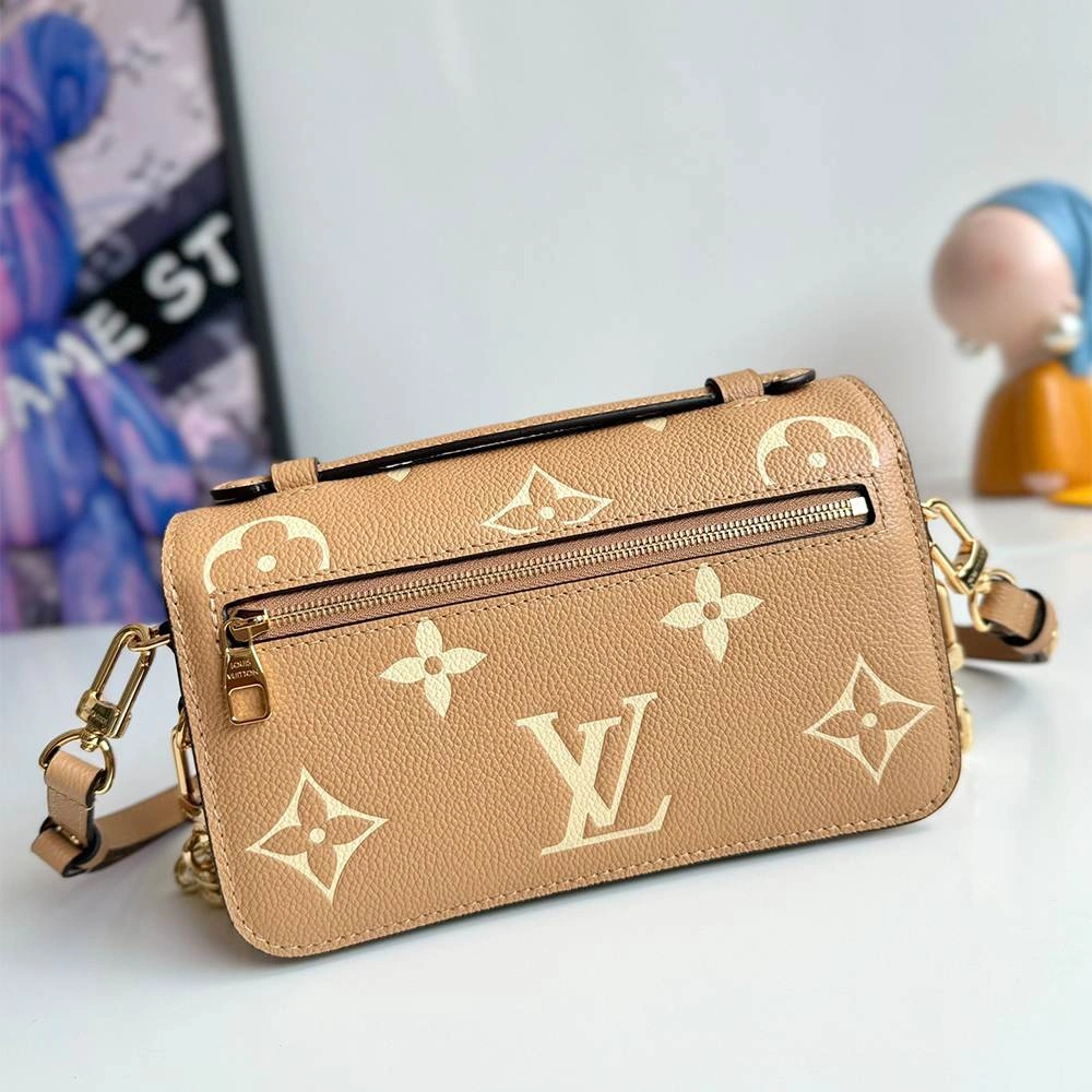 LV Pochette Métis East West StreetReady 86