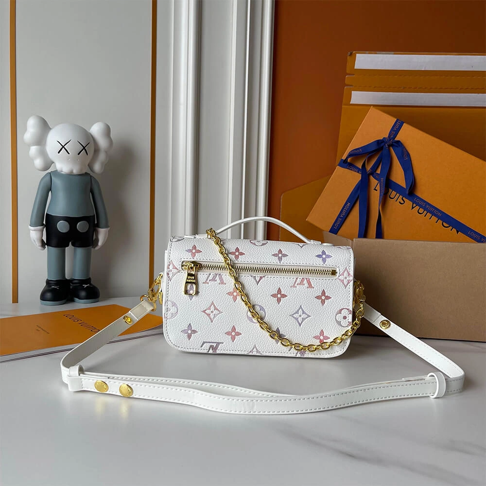 Unisex LV Pochette Métis East West 248