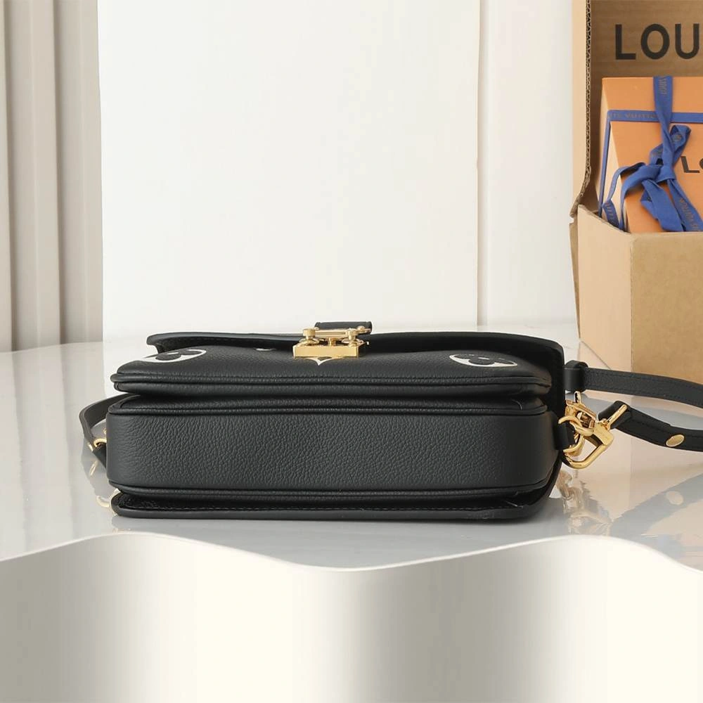LV Pochette Métis East West ZipUp 46