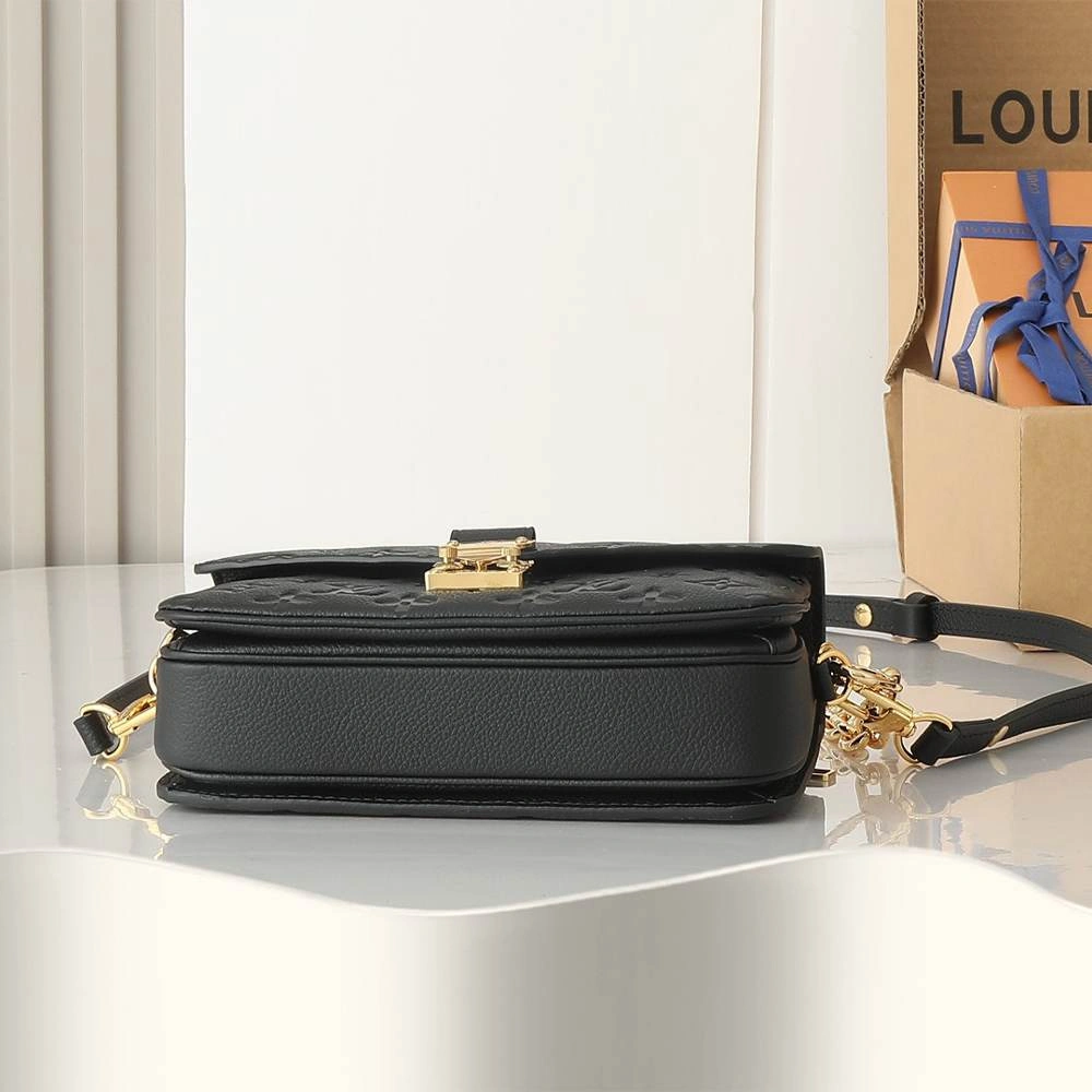 LV Pochette Métis East West Bold 54