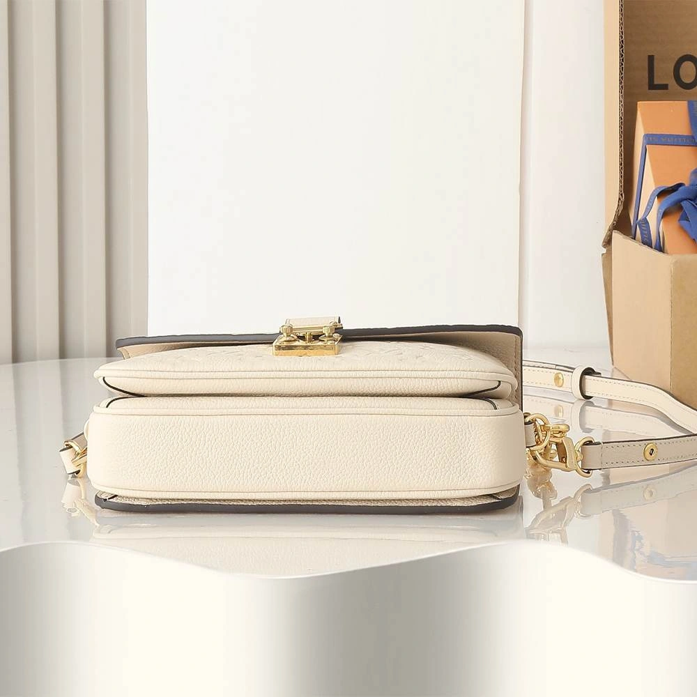 UrbanChic LV Pochette Métis East West 42