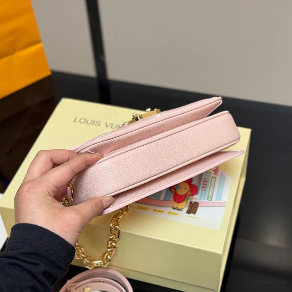 LV Pochette Métis East West Refined 479