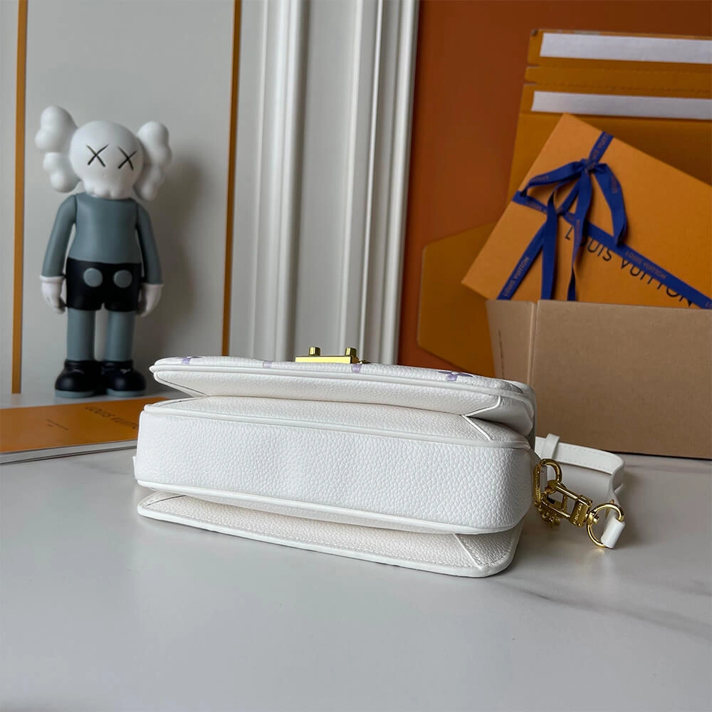 Unisex LV Pochette Métis East West 248