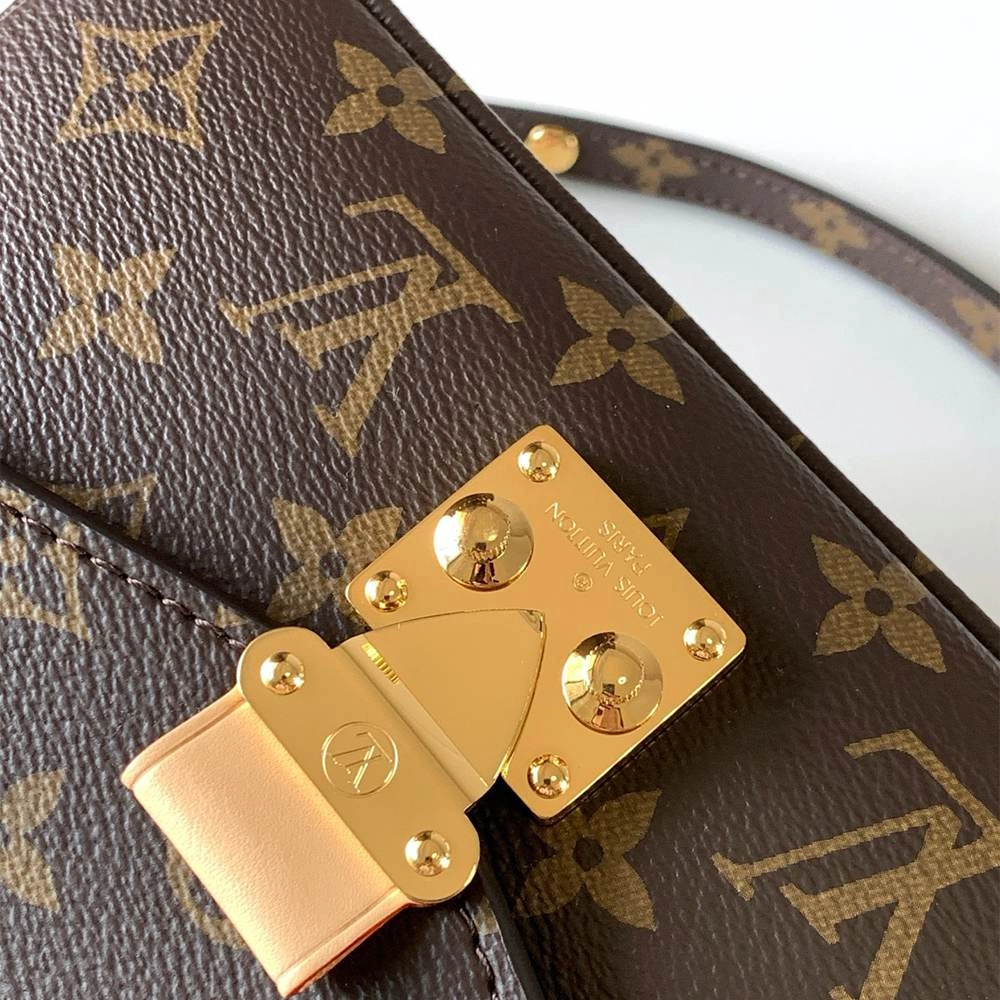 Upgraded LV Pochette Métis East West 65