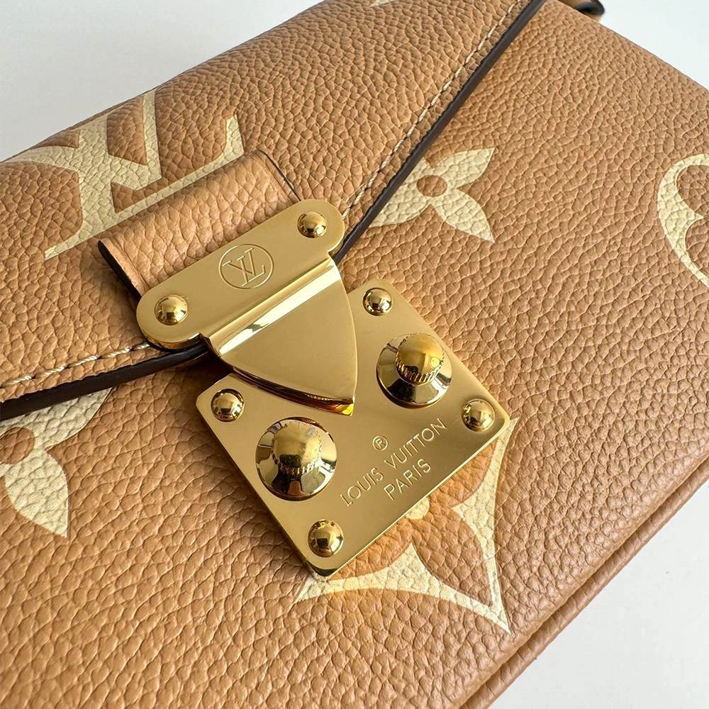 LV Pochette Métis East West StreetReady 86