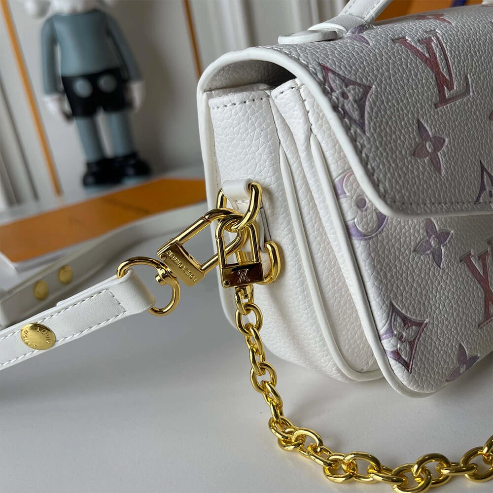 Unisex LV Pochette Métis East West 248
