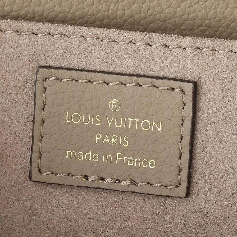 Bold LV Pochette Métis East West 74