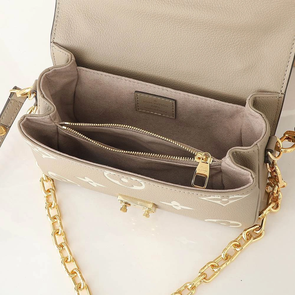 Bold LV Pochette Métis East West 74