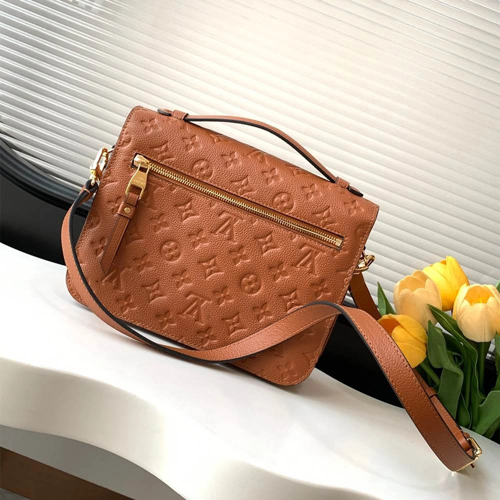 LV Pochette Métis AllSeason 1