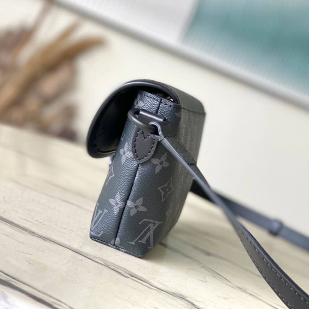 Effortless LV Pulse Wearable Wallet G 466