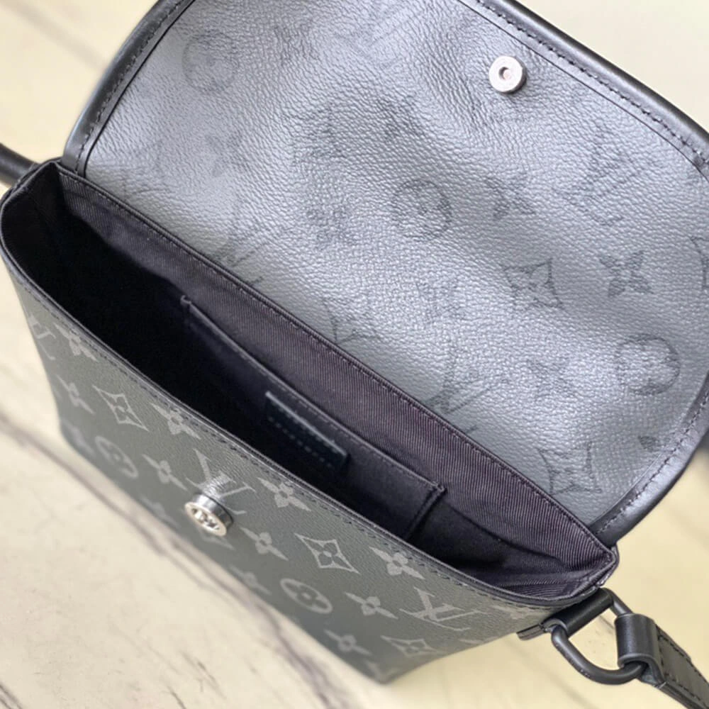 Effortless LV Pulse Wearable Wallet G 466