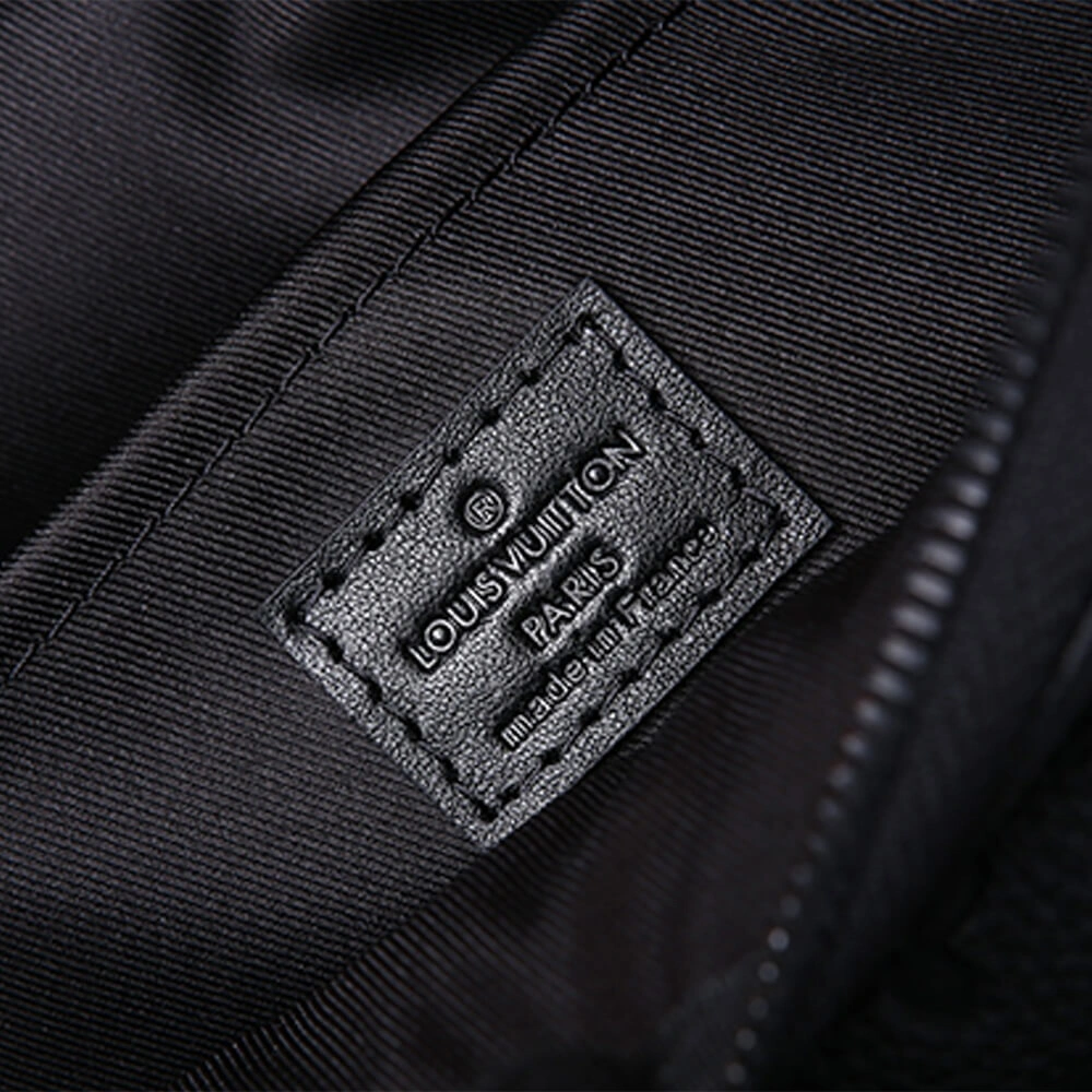 Chic LV S LOCK MESSENGER 570
