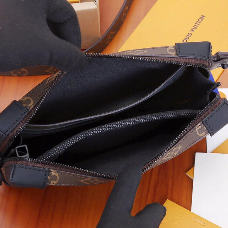 Chic LV  Trunk Wallet 931