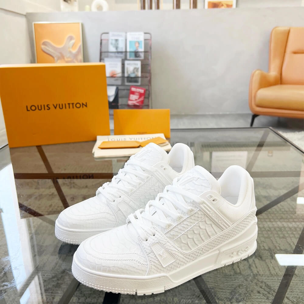 LV Trainer Sneaker Versatile 3231