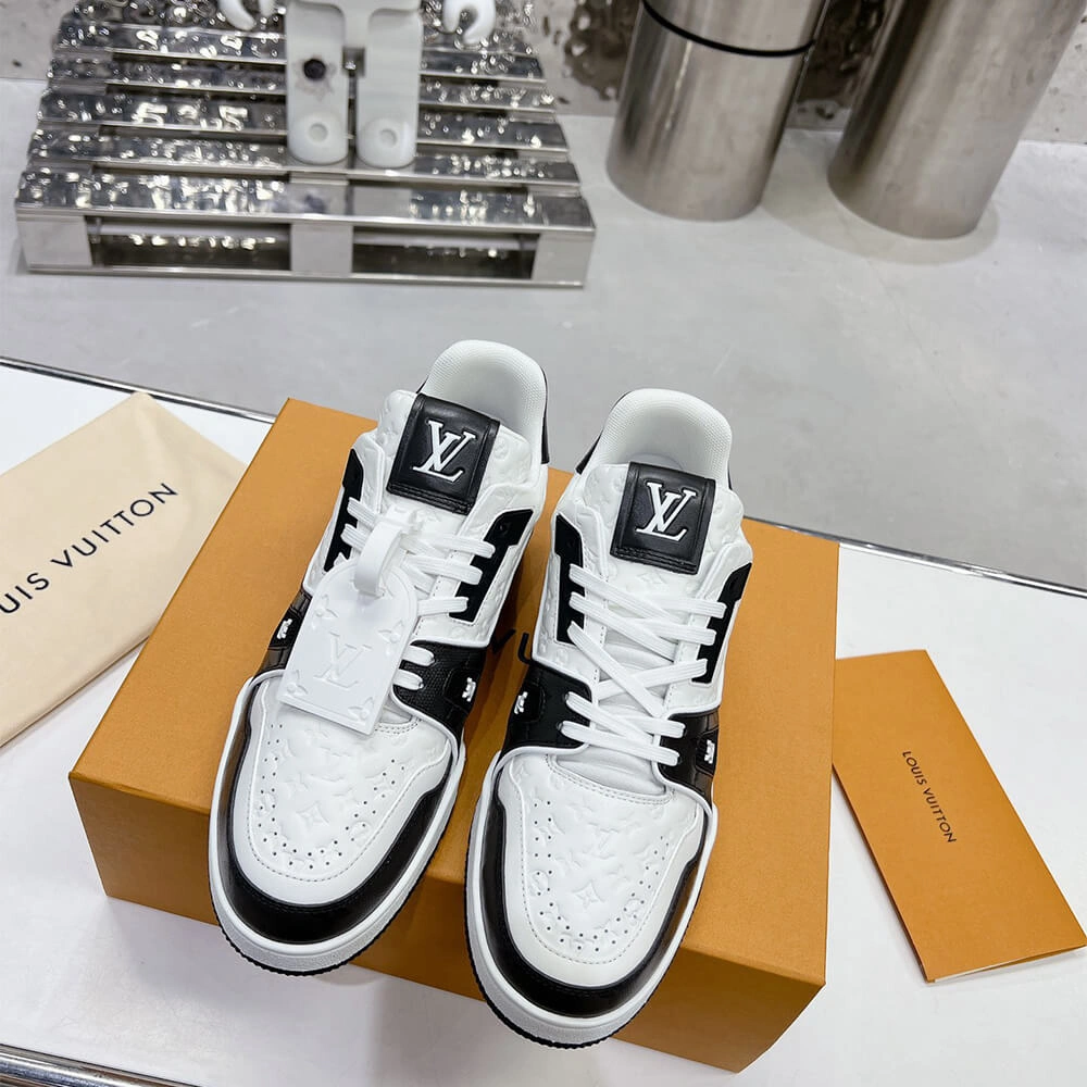 LV Trainer Sneaker Versatile 3234
