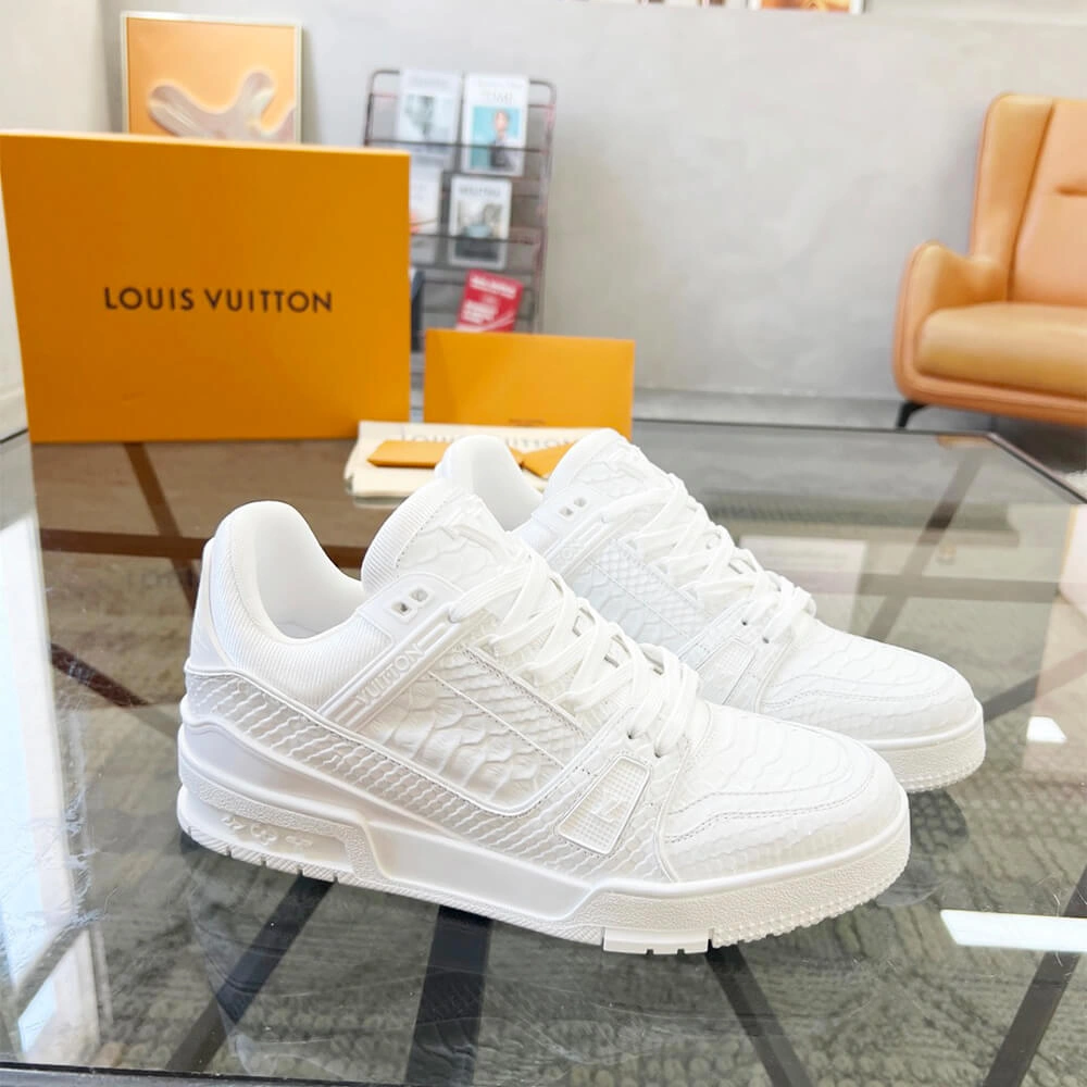 LV Trainer Sneaker Versatile 3231