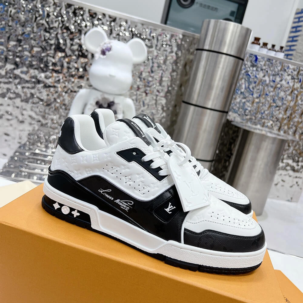 LV Trainer Sneaker Versatile 3234
