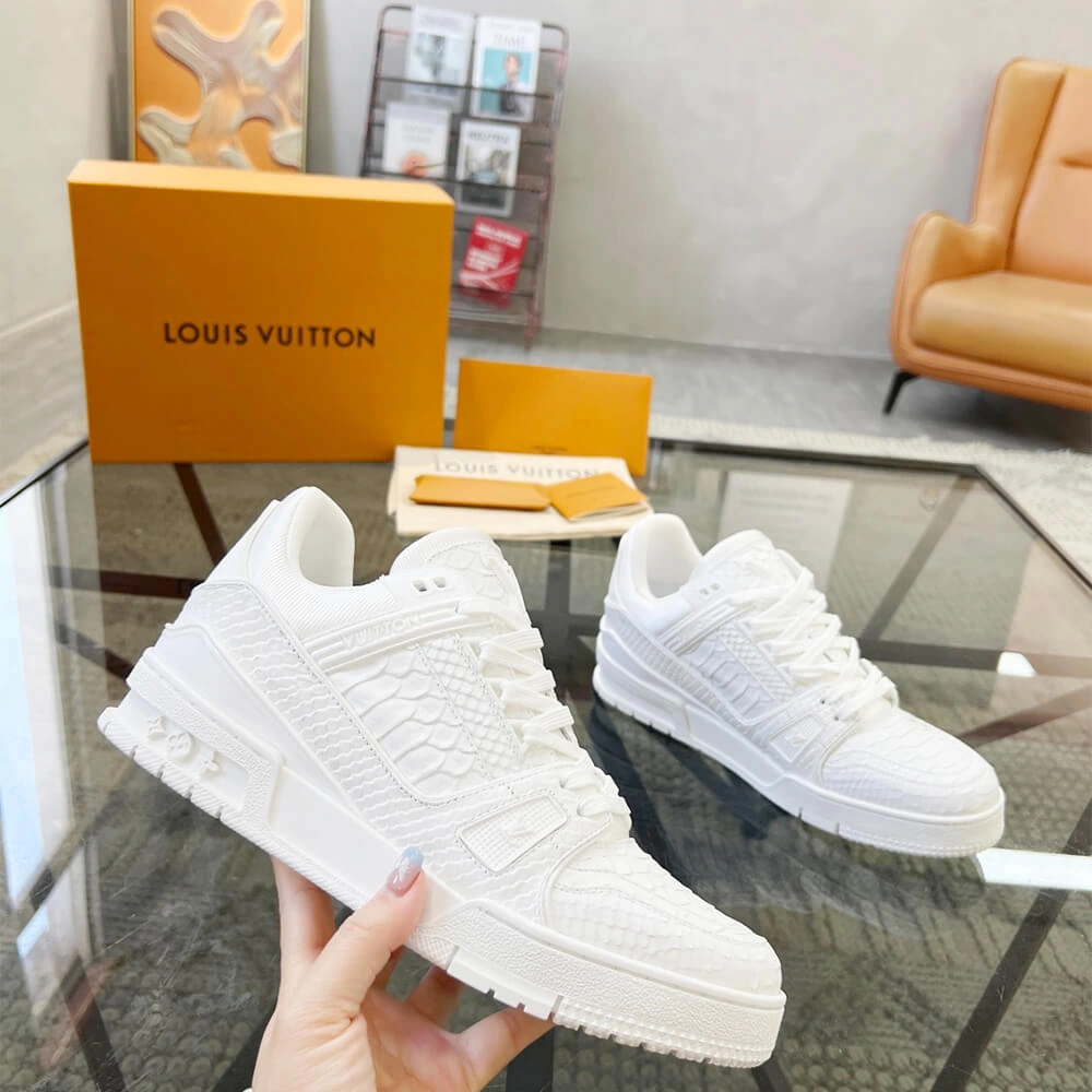 LV Trainer Sneaker Versatile 3231