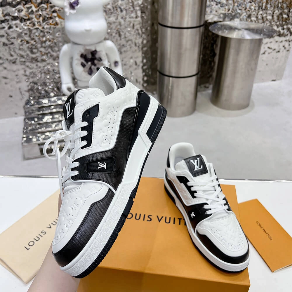LV Trainer Sneaker Versatile 3234