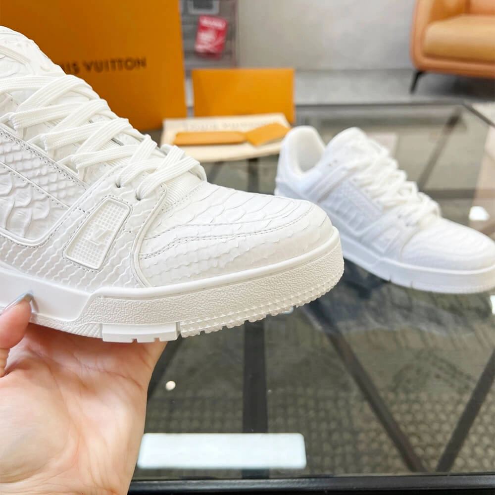 LV Trainer Sneaker Versatile 3231