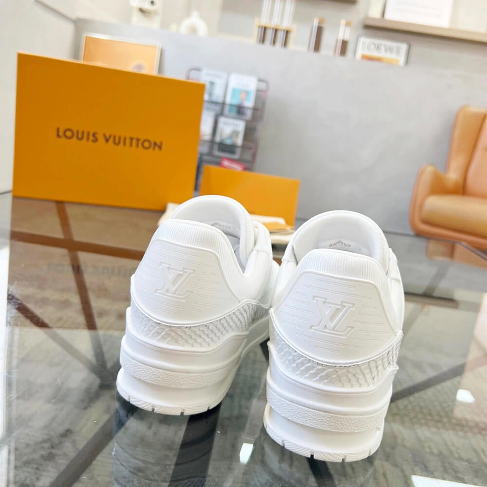 LV Trainer Sneaker Versatile 3231