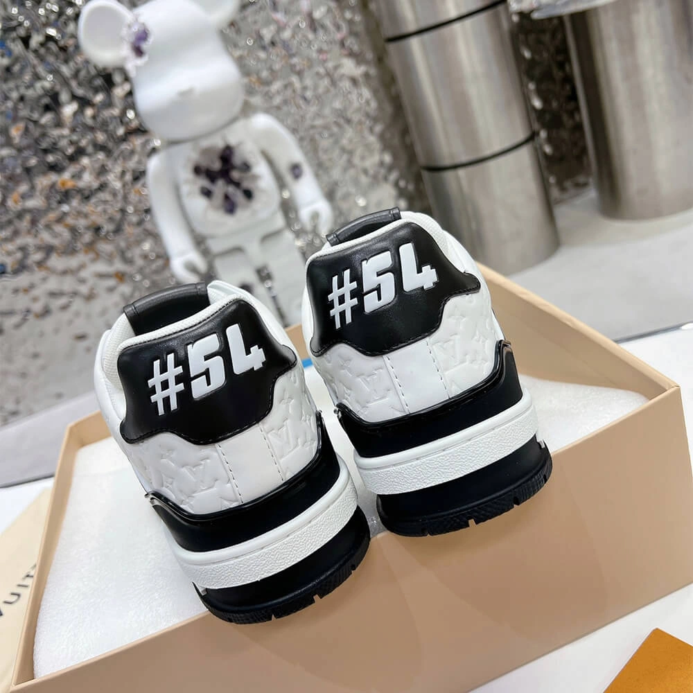 LV Trainer Sneaker Versatile 3234