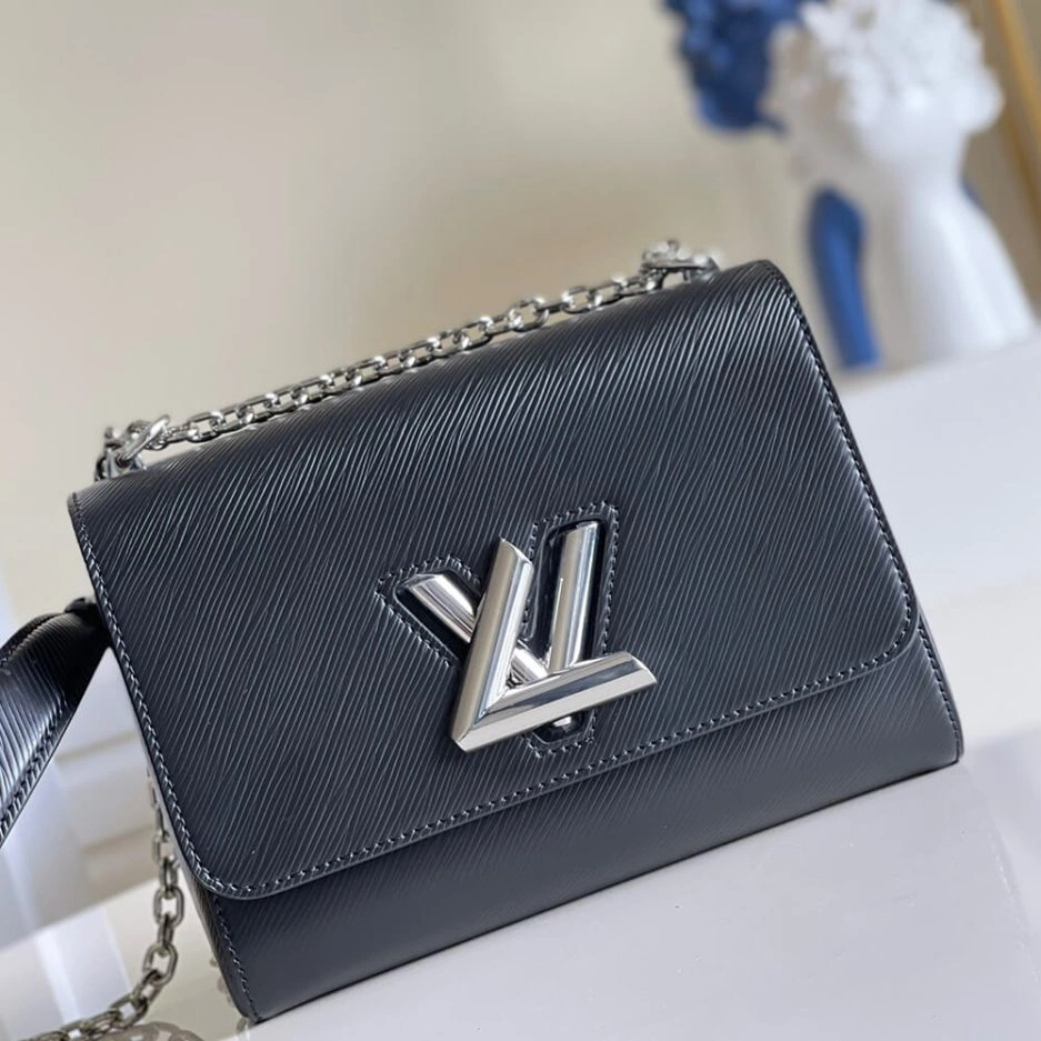 LV Twist MM Minimalist 447