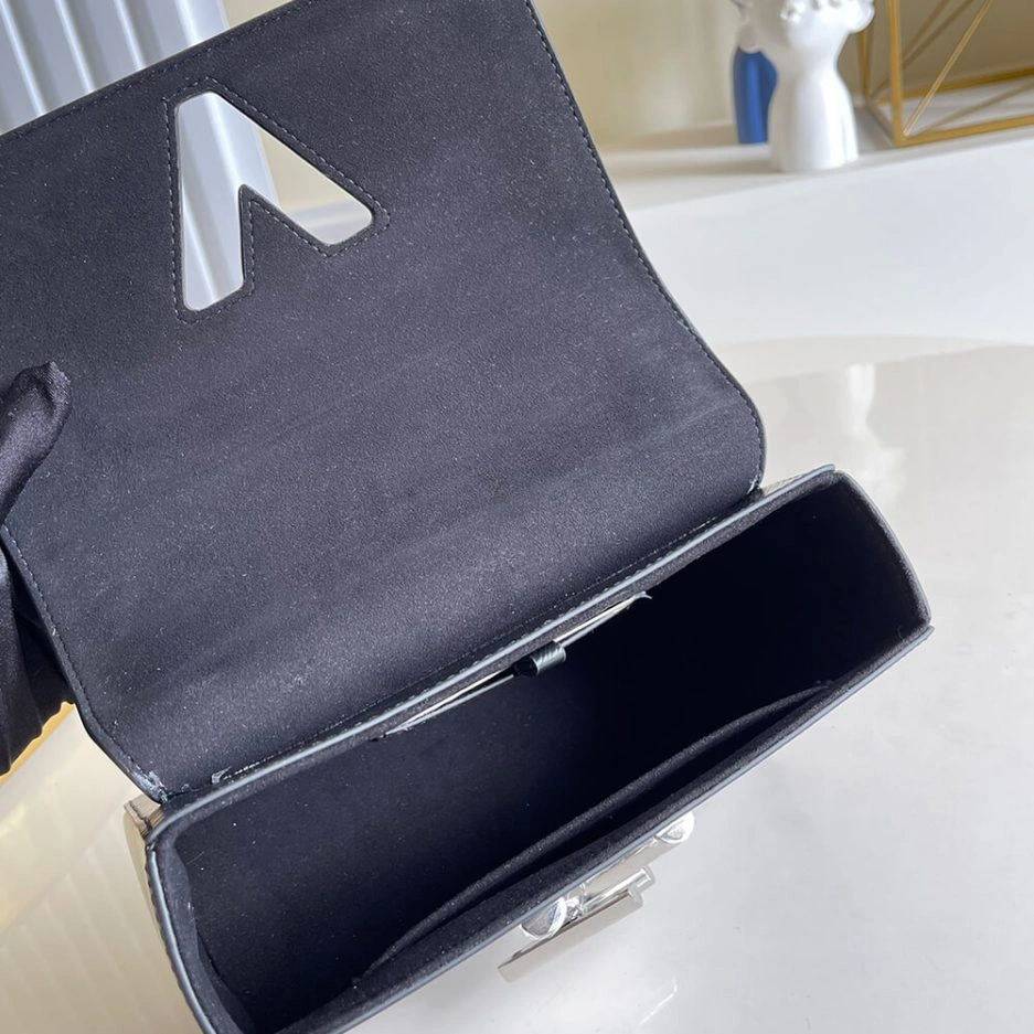 LV Twist MM Minimalist 447