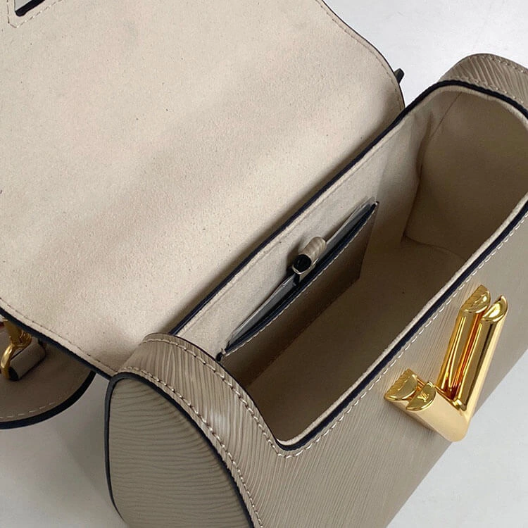 Versatile LV Twist PM Handbag 910