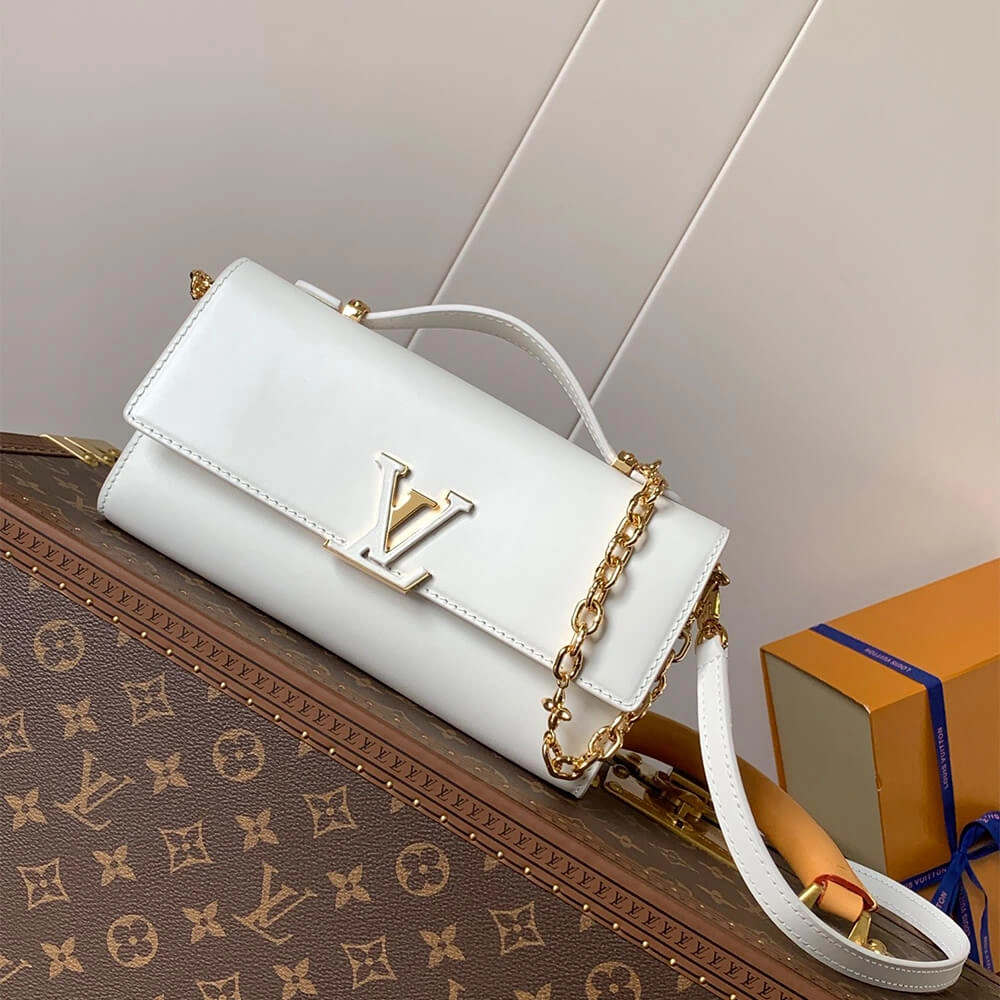 LV Wallet On Chain Capucines TechFriendly 274