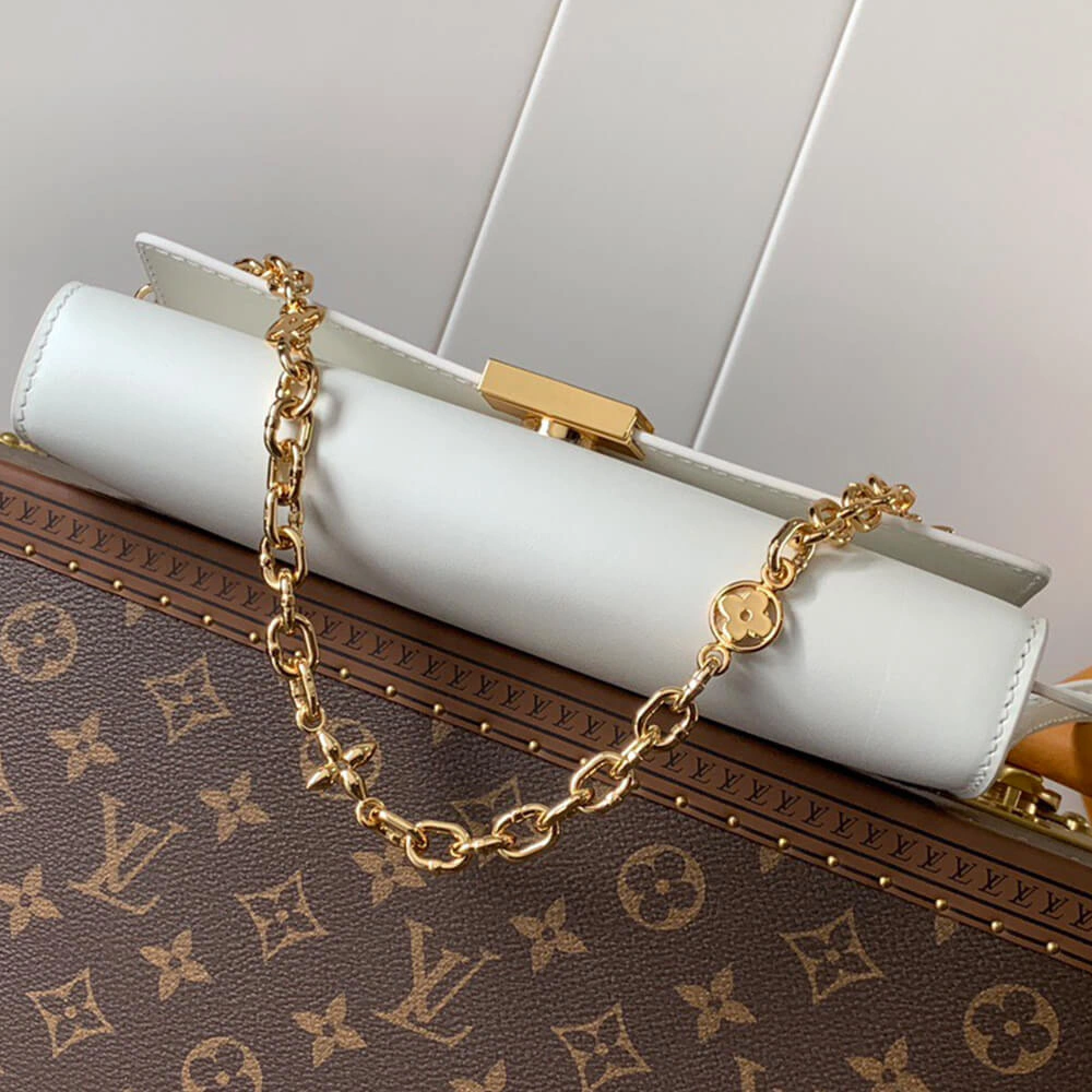 LV Wallet On Chain Capucines TechFriendly 274