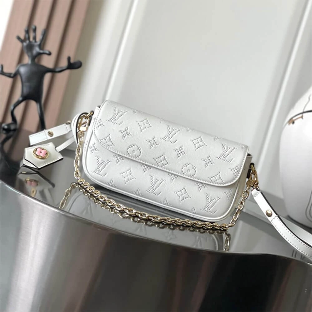 Chic LV Wallet on Chain Ivy 321