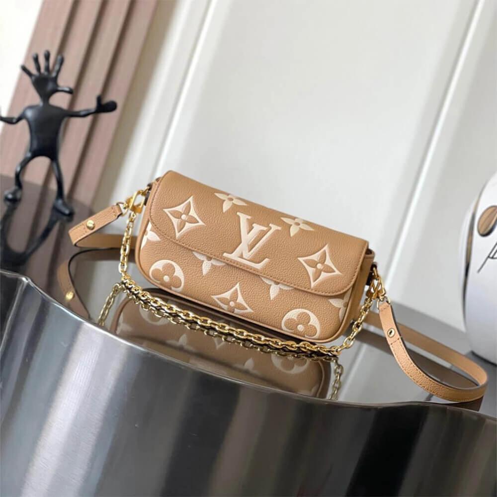 Sustainable LV Wallet on Chain Ivy 309