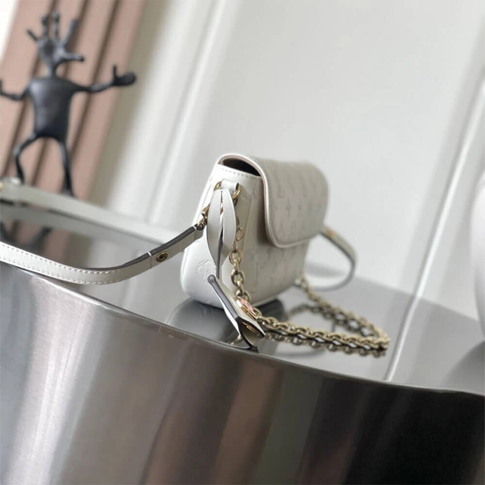 Chic LV Wallet on Chain Ivy 321