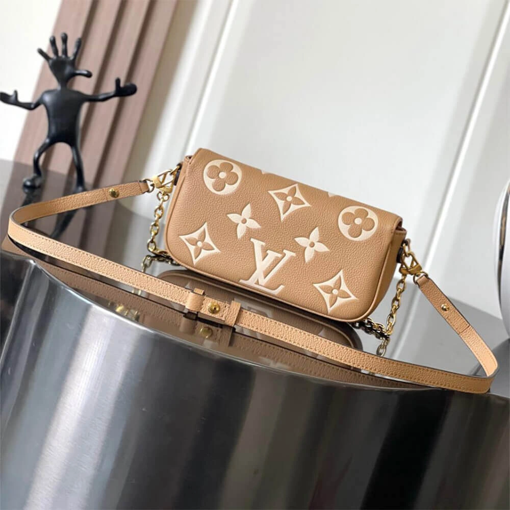 Sustainable LV Wallet on Chain Ivy 309