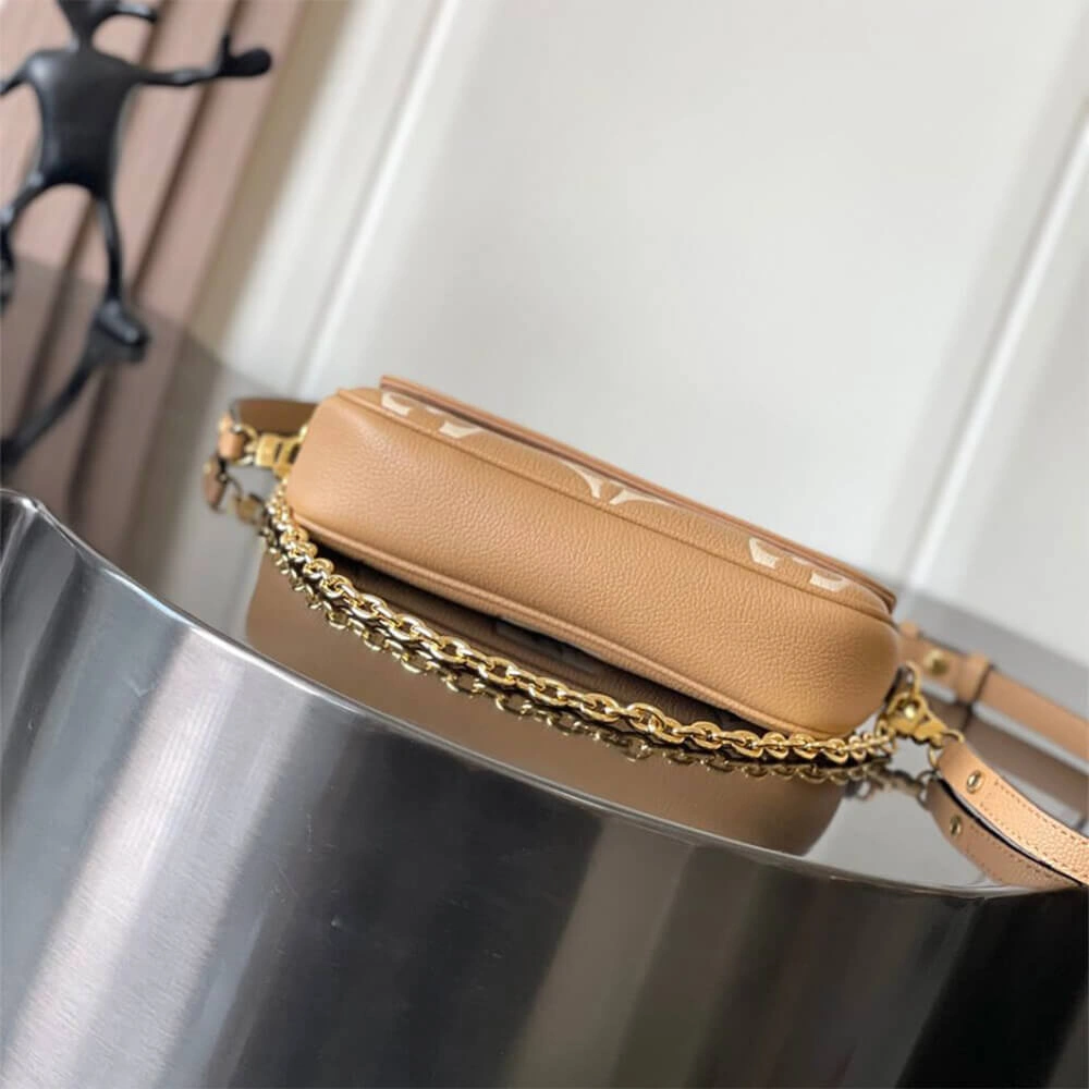 Sustainable LV Wallet on Chain Ivy 309