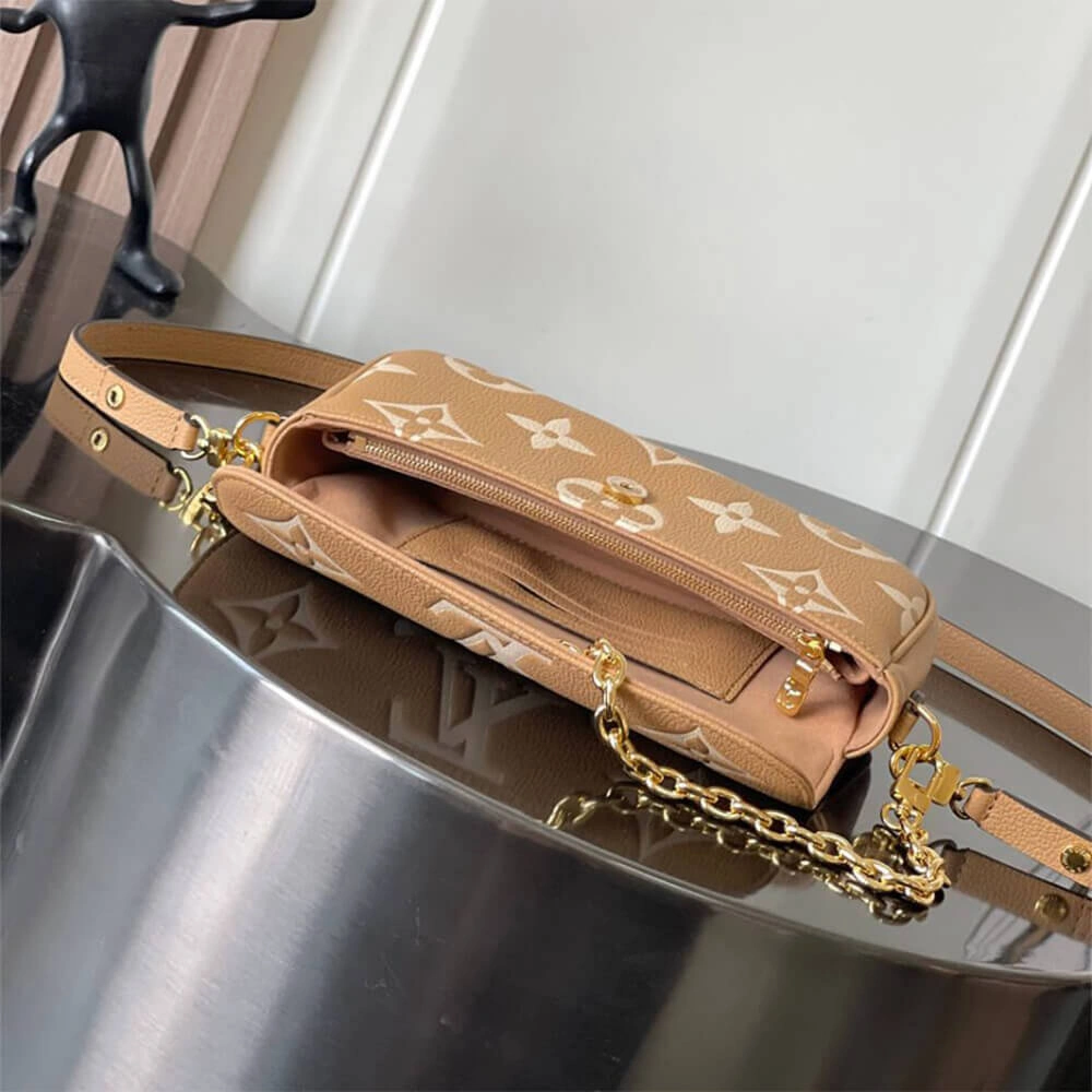 Sustainable LV Wallet on Chain Ivy 309